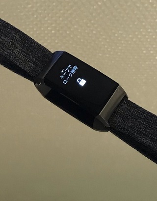 Fitbit Charge4_ Suica 残高確認手順_タップして暗唱番号入力02