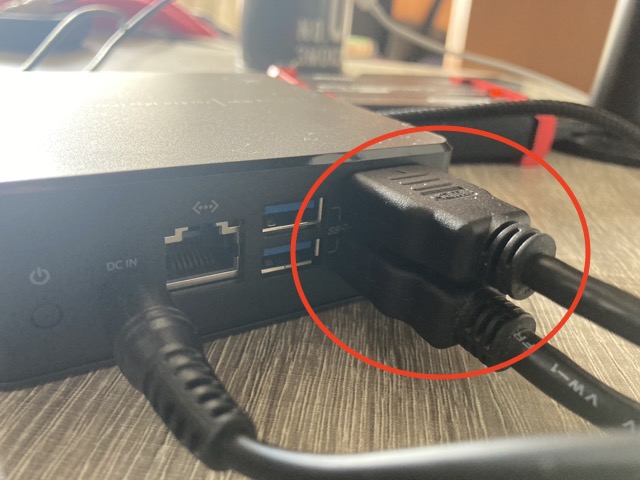 HDMIをBelkin 8in1 USB-C DockのHDMIポートに差し込み